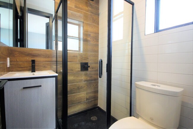 Building Photo - 310 Sumpter St