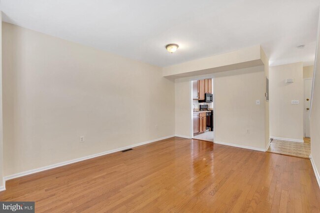 Building Photo - 1329 Riggs St NW