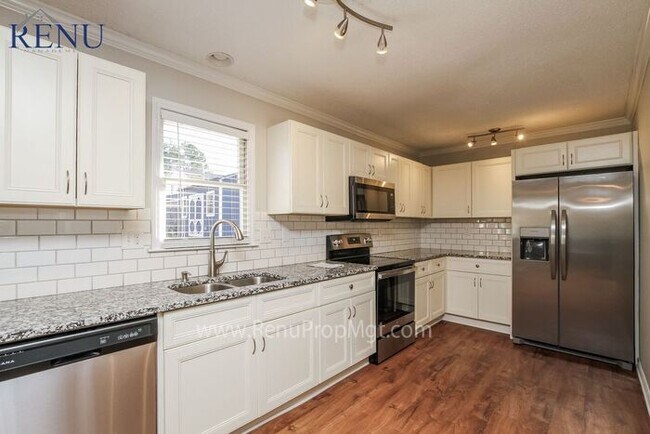 Foto del edificio - Spring into Savings: 50% off your first mo...