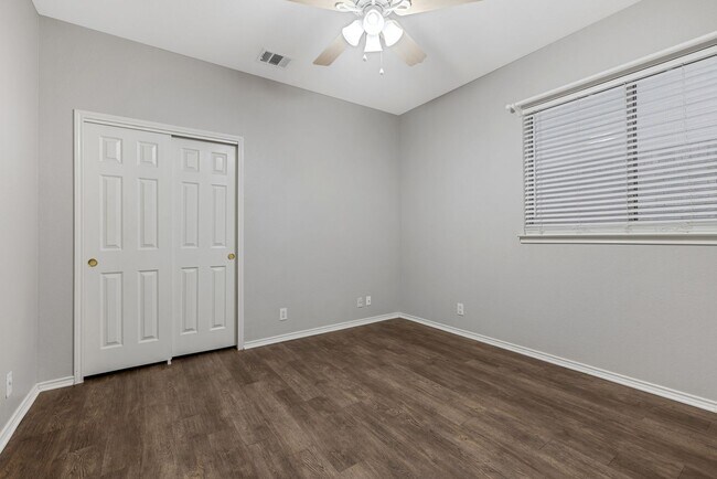 Foto del edificio - Sonoma Ranch Beauty Single Family Home wit...