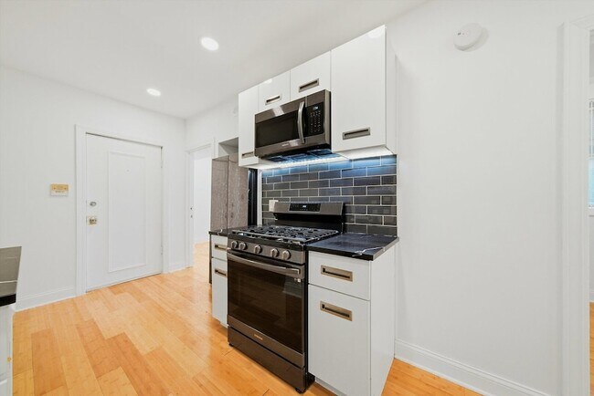Building Photo - 2744 N Bosworth Ave