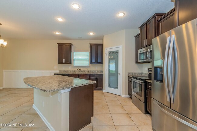 Building Photo - 615 Drysdale Dr