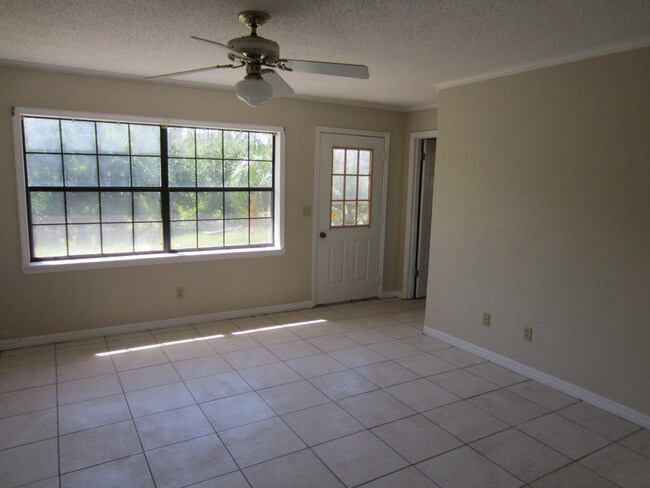Building Photo - 18502 County Road 455