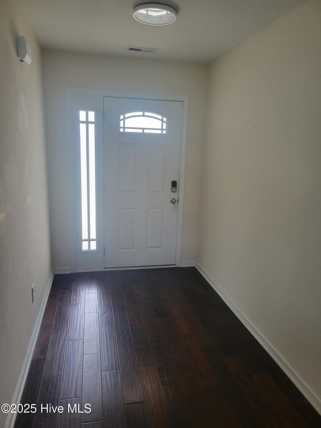 Building Photo - 140 Cavalier Dr