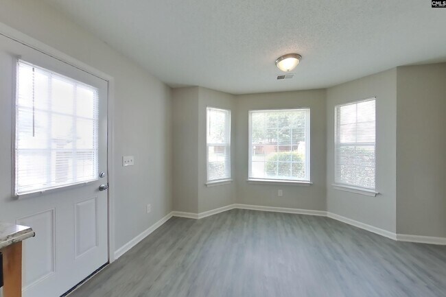 Foto del edificio - 120 Oakbrook Village Rd