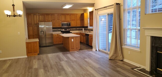 Foto del edificio - 3 bd, 2 ba house in SW Katy Lake Estates subdivision, fenced, w/d included, corner lot