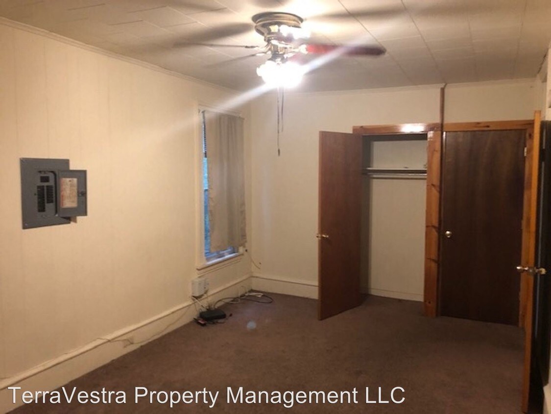 251-253 E Broadway, Salem, NJ 08079 - Room for Rent in Salem, NJ |  Apartments.com