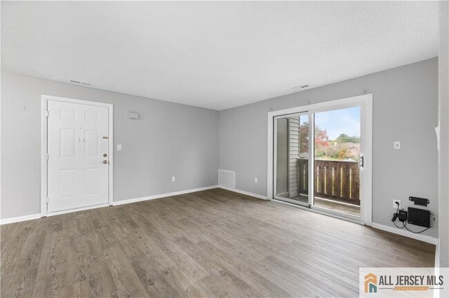 Building Photo - 2415 Ravens Crest Dr