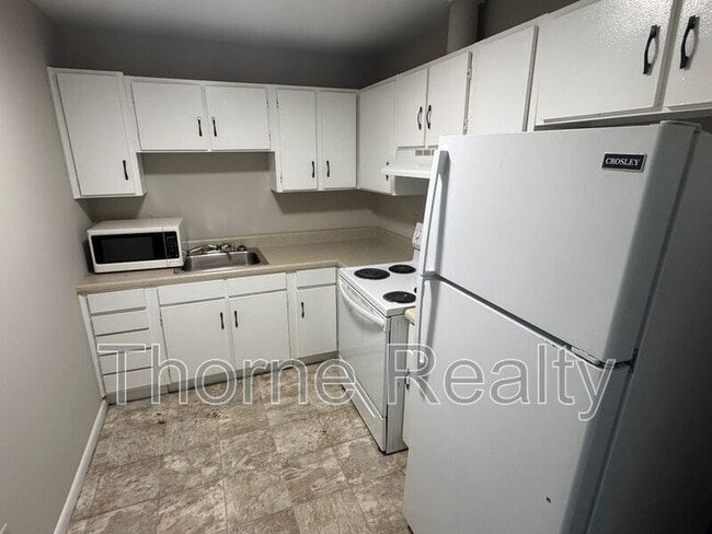 Foto del edificio - 400 E Northern Blvd