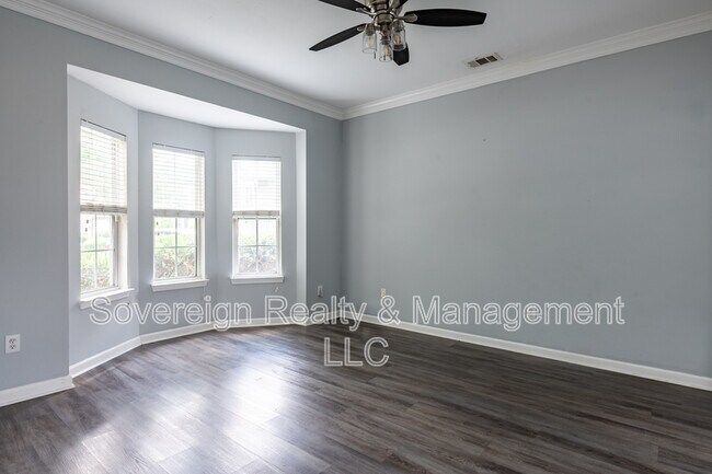 Foto del edificio - 7702 Parkside Dr