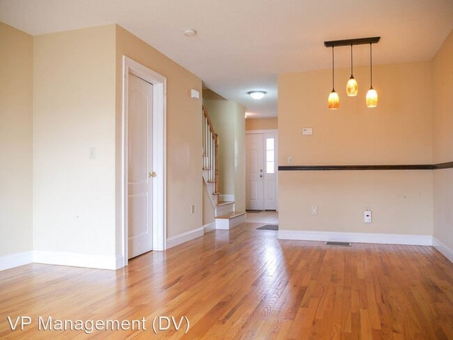 Building Photo - 3 br, 2.5 bath House - 37 Alden St #T