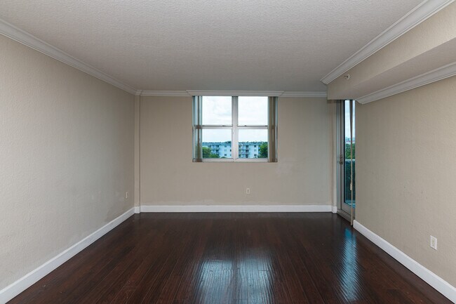 Foto del edificio - 7501 E Treasure Dr