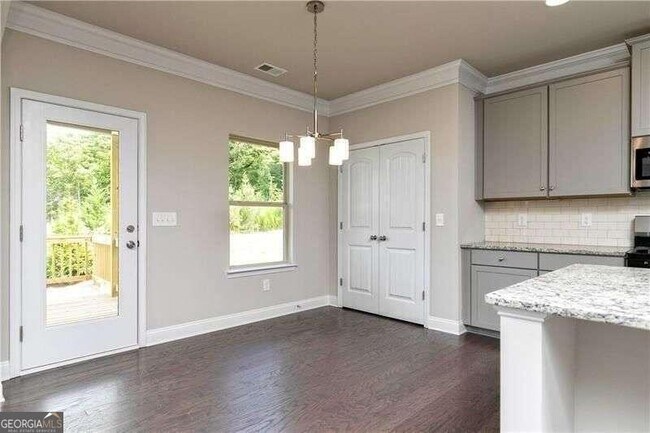 Foto del edificio - 695 Country Ridge Dr