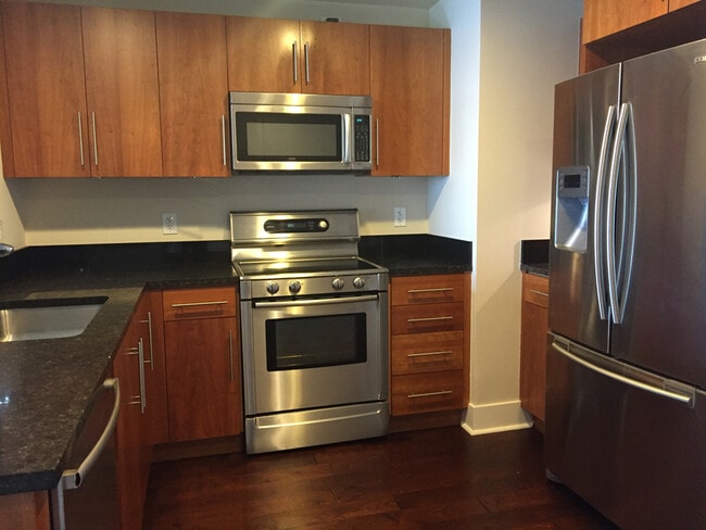 Building Photo - Fantastic 2 Bedroom/2 Bathroom Condo For R...