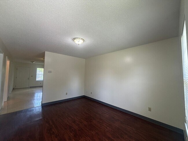 Foto del edificio - 109 Ed Davis Rd