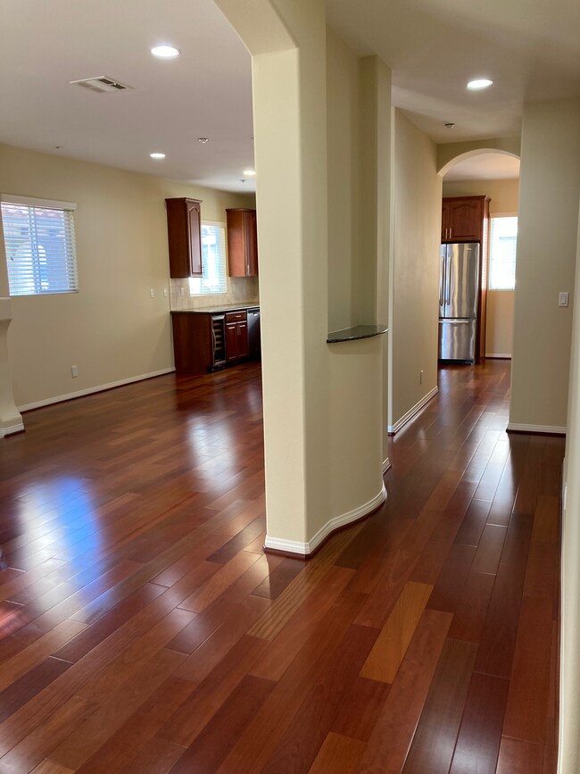 Spacious main level - 1714 Ruxton Ln