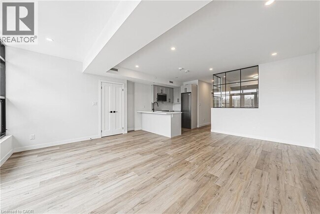 Building Photo - 555 Sanatorium Rd