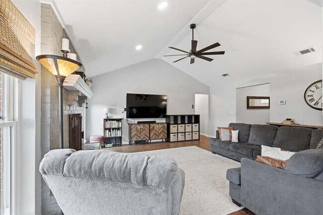 Foto del edificio - 1515 Eastland Cir