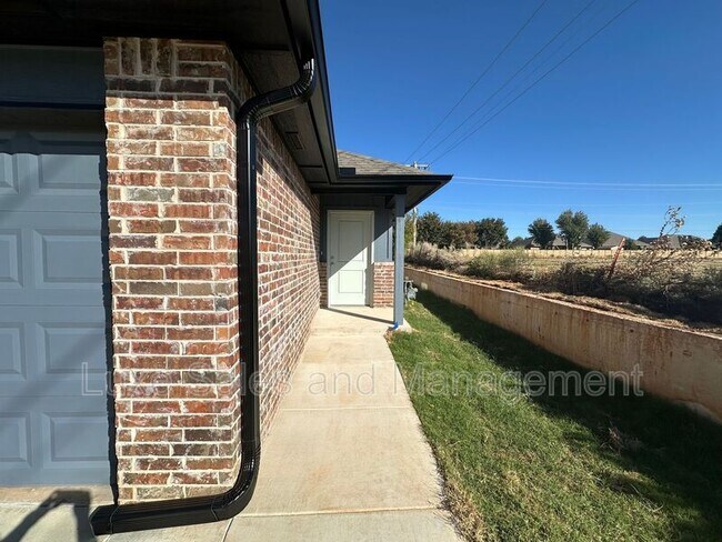 Foto del edificio - 11500 Mackenzie Wy