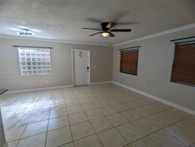 Foto del edificio - 10677 NW 45th St