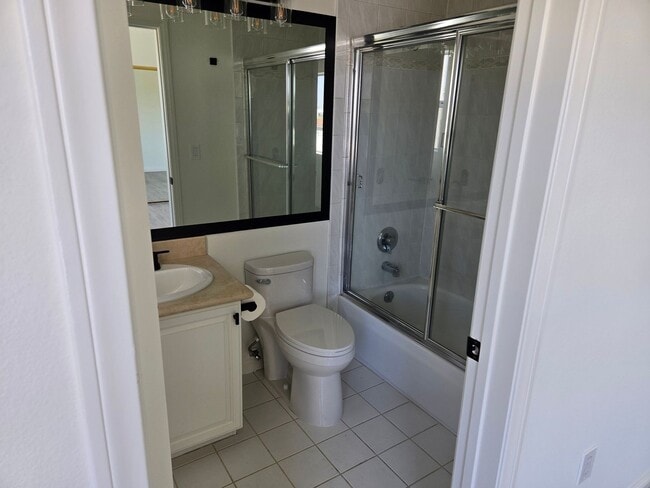 Building Photo - Great 2 Bedroom, 2.5 Bath in Los Angeles