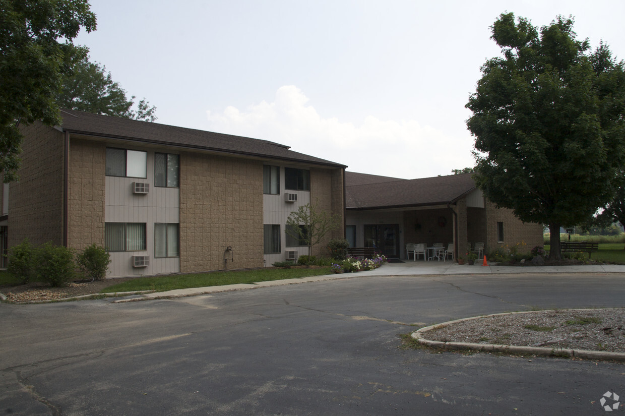 Primary Photo - Silvercrest Apartments