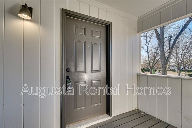 Building Photo - 329 Verdery Dr