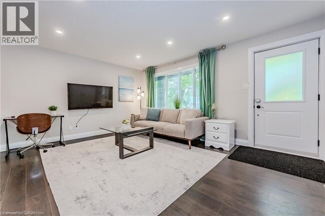 Photo du bâtiment - 23 McDougall Rd