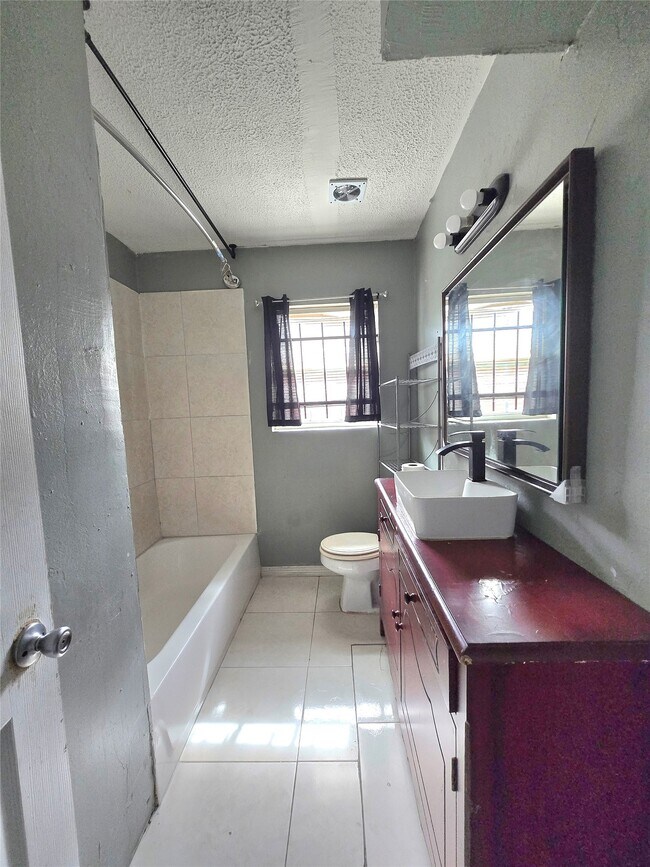 Foto del edificio - 5530 Elm Spring Dr