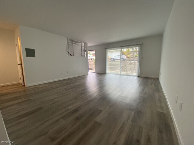 Building Photo - 3 br, 1.5 bath Duplex - 605 Bush Street