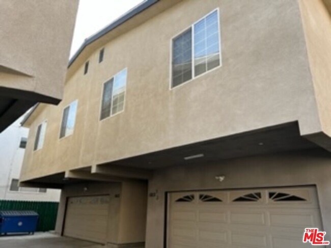 Foto del edificio - 6831 1/2-6831 1/2 Hinds Ave