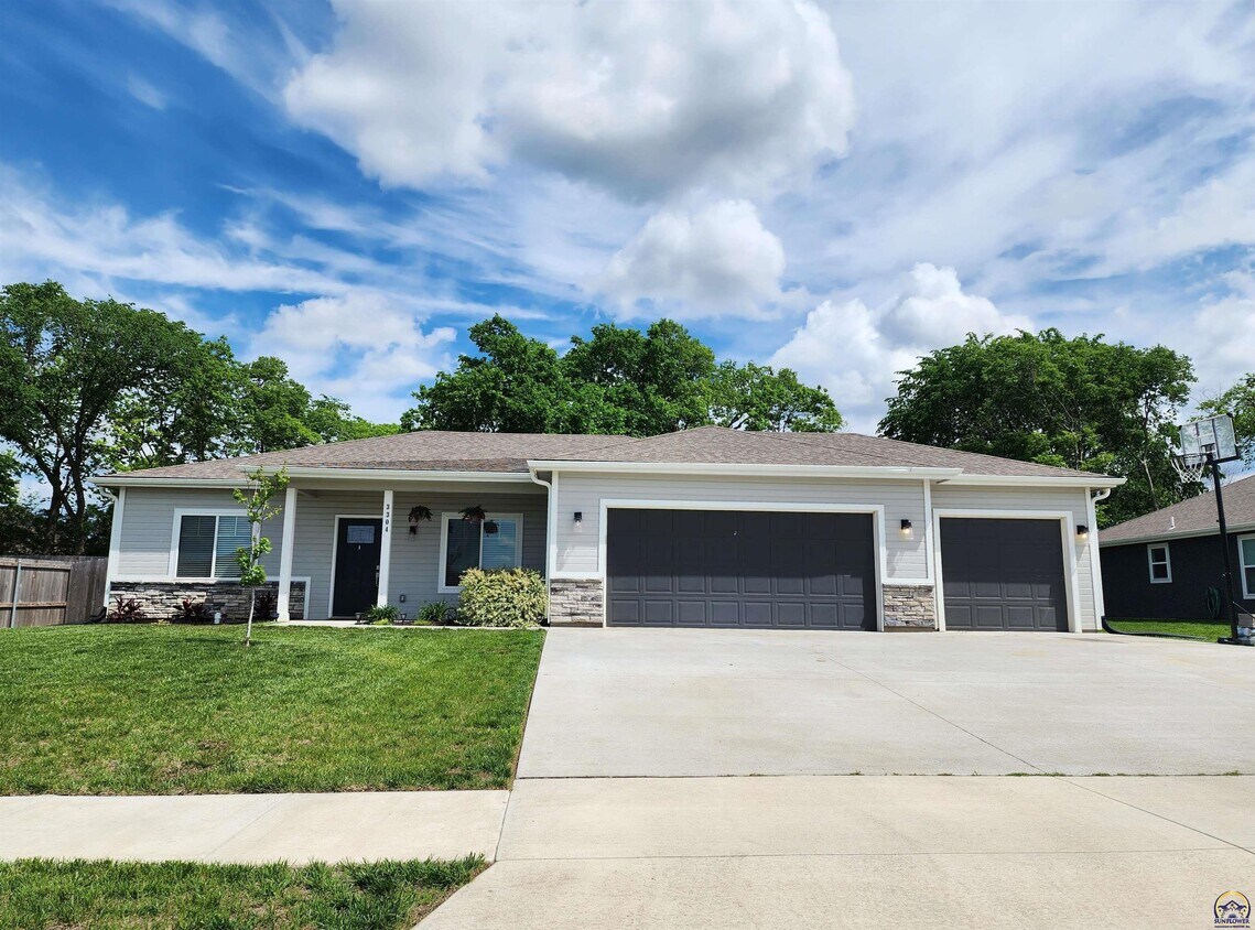 Foto principal - 3304 SE Aries Ave