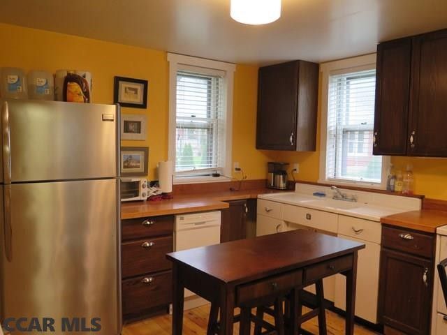 Kitchen - 234 Locust Ln