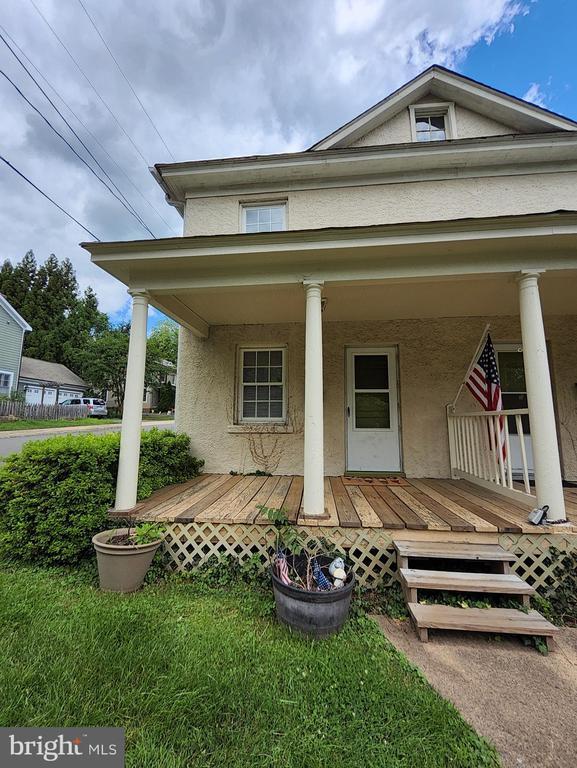 Primary Photo - 133 E Lee St