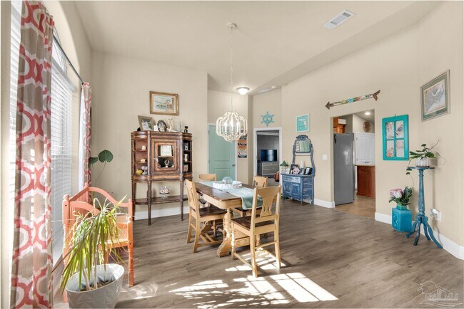Foto del edificio - 6165 Winchester Cir