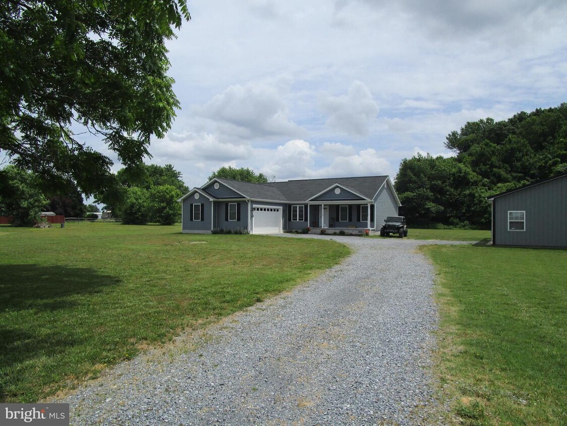 Building Photo - 564 Andrews Lake Rd