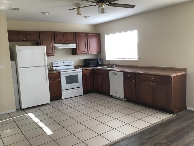 Foto del edificio - 7104 Gama Ct