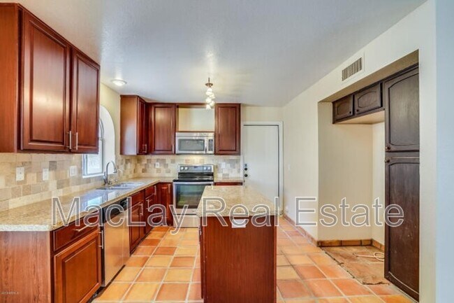 Building Photo - 15851 S 30th Pl