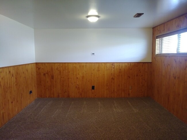 Building Photo - 380 W 1050 N