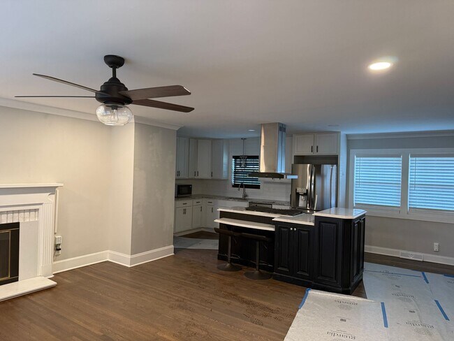 Building Photo - Lovely Three Bedroom Home in Windsor Park!