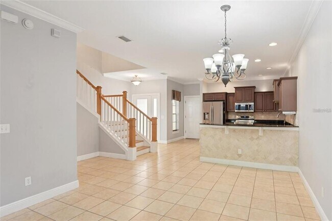 Building Photo - 300 Valencia Cir