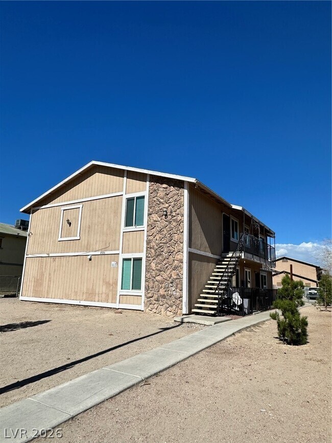 Building Photo - 4920 Stanley Ave