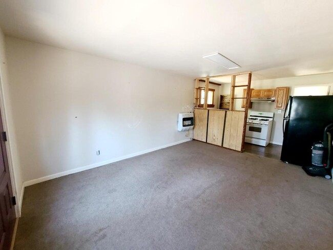 Building Photo - Cottage- 40333 Lobart Way