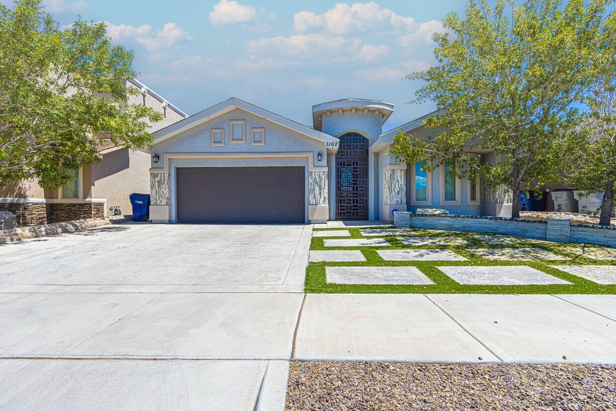 Primary Photo - Modern Beauty in Far East El Paso!