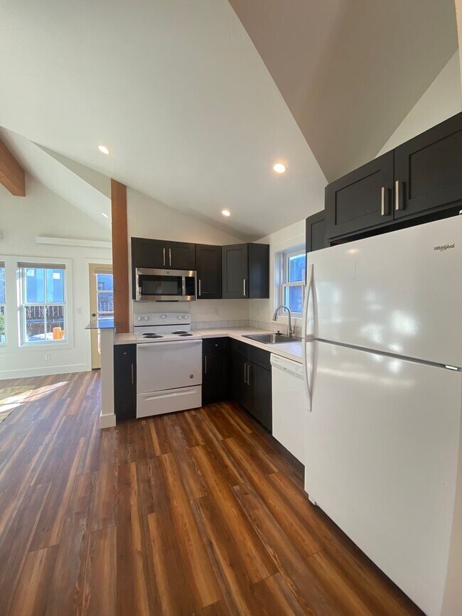 Building Photo - Accessory dwelling on the creek!