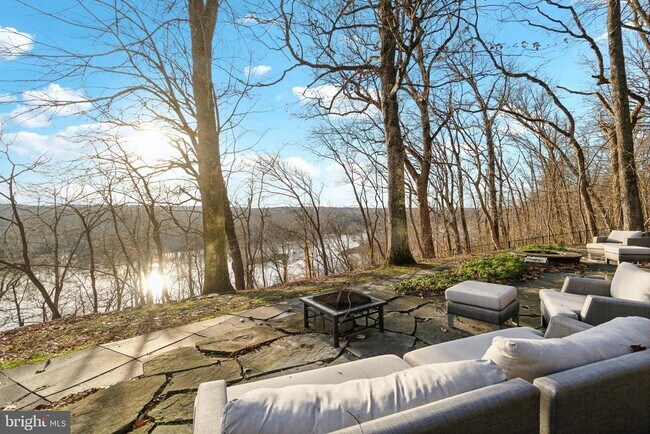 Foto del edificio - 11540 Springridge Rd