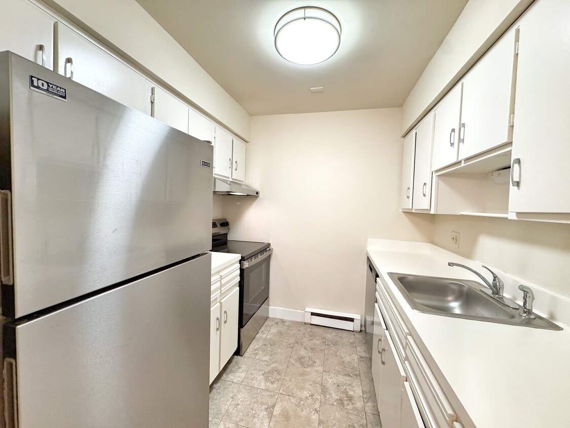 Primary Photo - 24 Ferris Ave