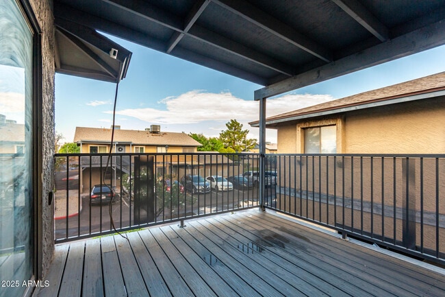 Building Photo - 286 W Palomino Dr