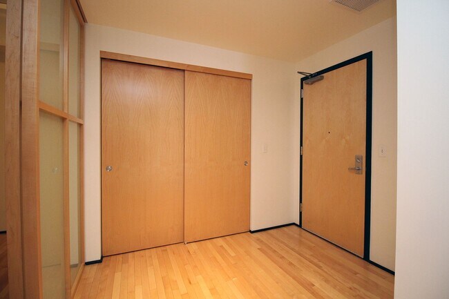 Foto del edificio - ONE MONTH FREE SPECIAL * Exceptional 1 bd ...