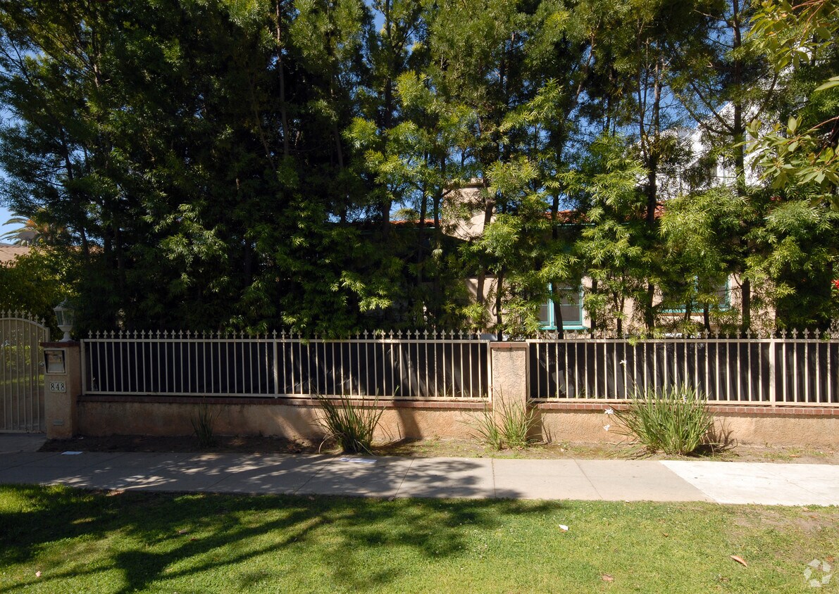 Primary Photo - 848 11th St